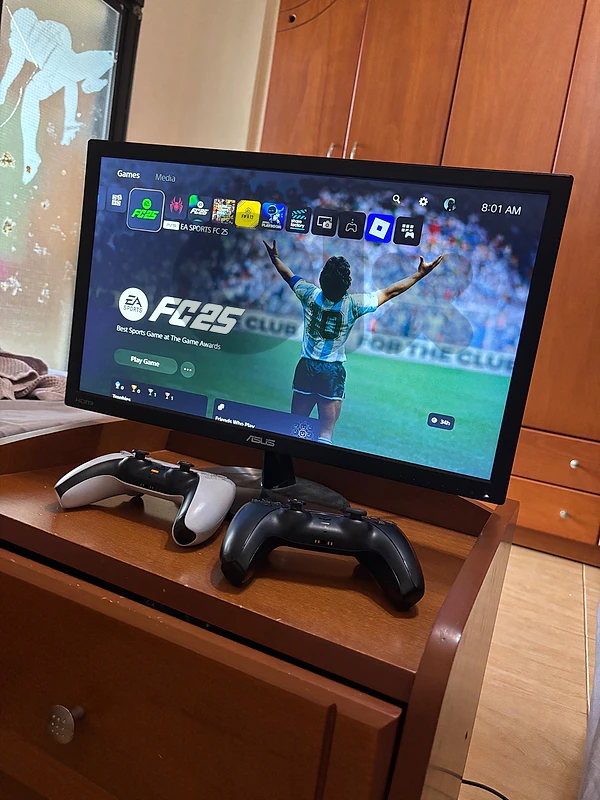 ps5 fat with 2 controllers and fc26,fc25,gta5 online whatsapp:79305574