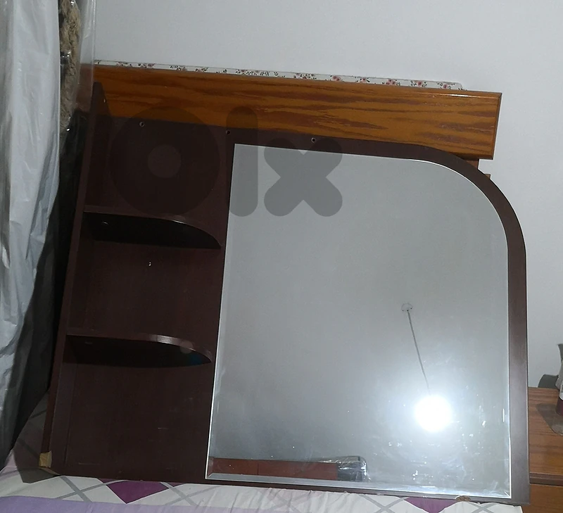 مراية حيط