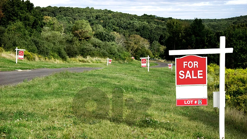 Land for sale in Monteverdi ارض للبيع في منتيفيردي
