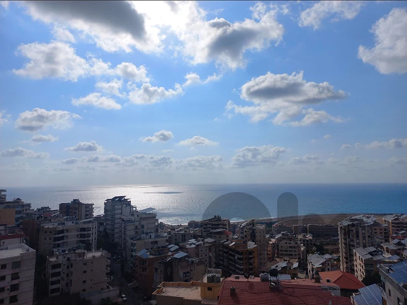 Luxurious apartment in Dawhet Aramoun fully renovated with a sea view