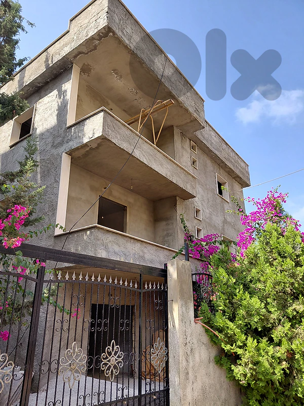 مبنى قيد الانشاء في احلى شوارع دوحة الحص كاشف البحر والمدينة