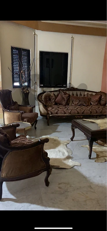Living room for sale used as new غرفة جلوس للبيع مستعملة كانها جديدة