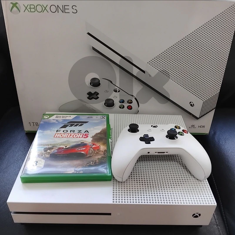 xbox one s 1 terra with  1 Controller + Forza Jorizon 5