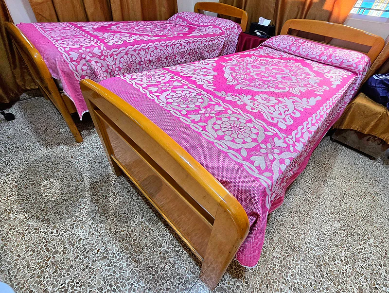 2 Single Beds