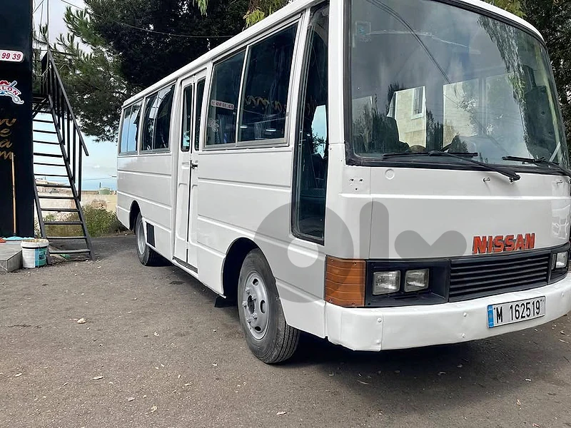 Nissan 1990
