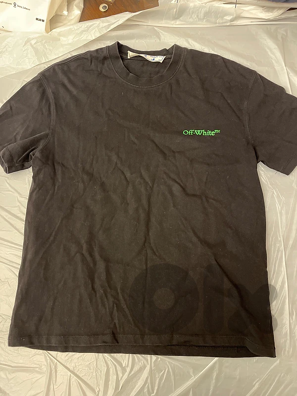 off whote t-shirt