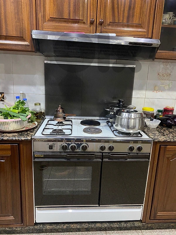 Gaz cooker with electric hotplates- غاز Gaz cooker with electric hotplates- غاز