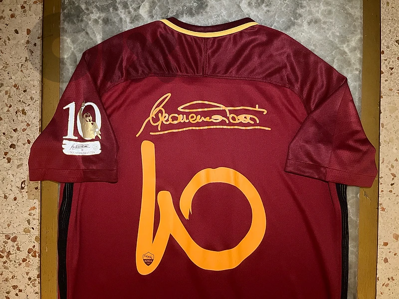 totti ac roma with signature home nike kit