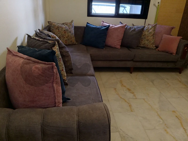 زاوية لون رمادية شبه جديدة