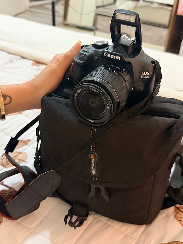 camera canon 1300d