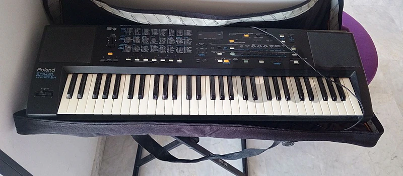 Roland E-40