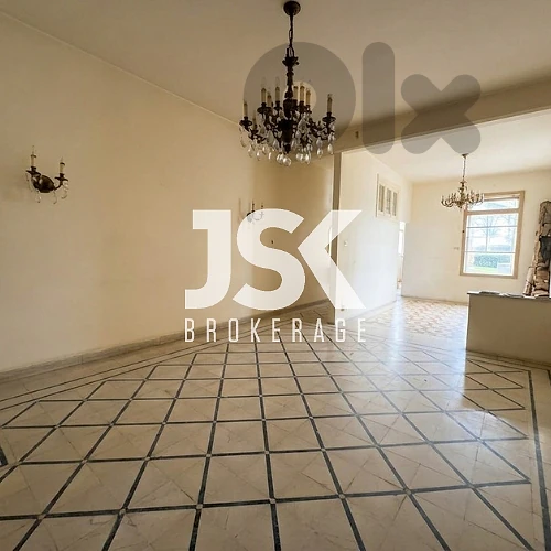 L21919 Showroom in Vintage Building For Rent in Achrafieh, Carré D'or