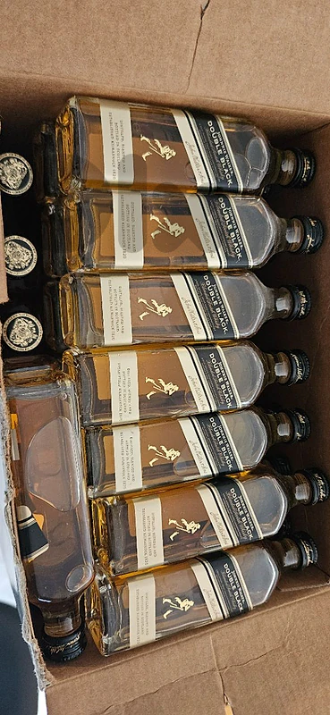 40 miniature Johnny Walker Double Black 5cl