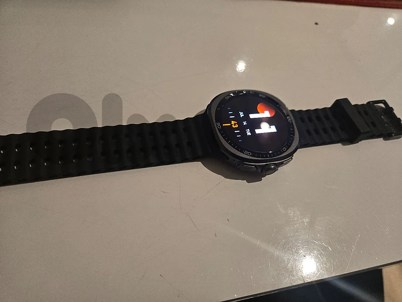 tecno watch neo new used once (big on my hand)