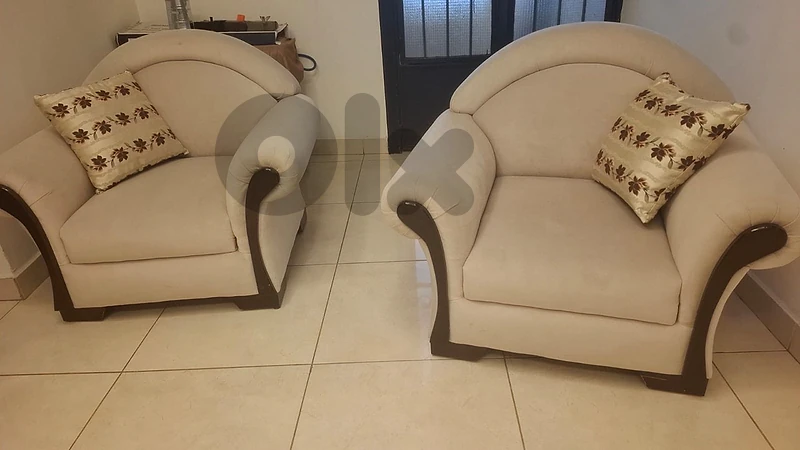 صالون بحالة جيدة جداًصالون بحالة جيدة