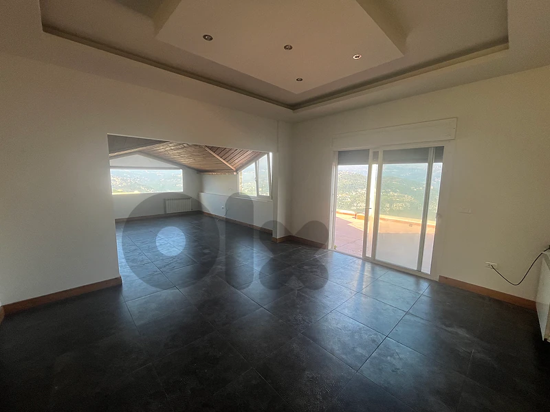 Apartment with Large Terrace for Rent in Beit Meryشقة مع تراس كبير