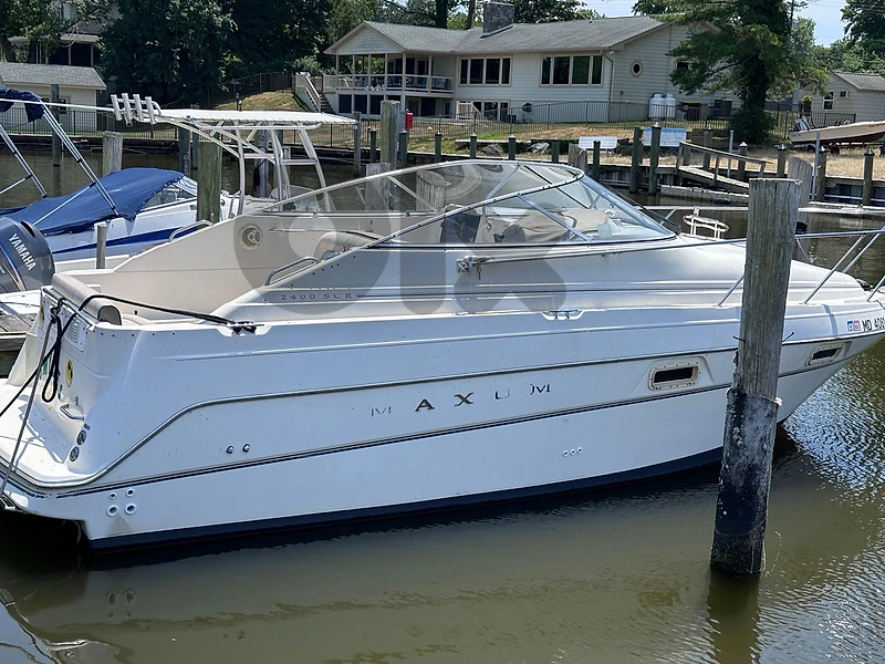 boat maxum usa very clean