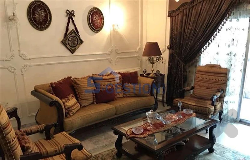 Apartment +road view in Mar Elias for sale/شقة مطلة في مار الياس للبيع