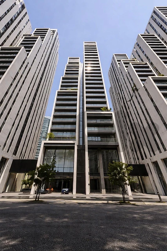 237 Sqm Apartment in Downtown