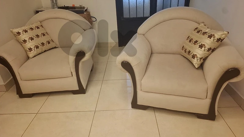 صالون بحالة جيدة جداً