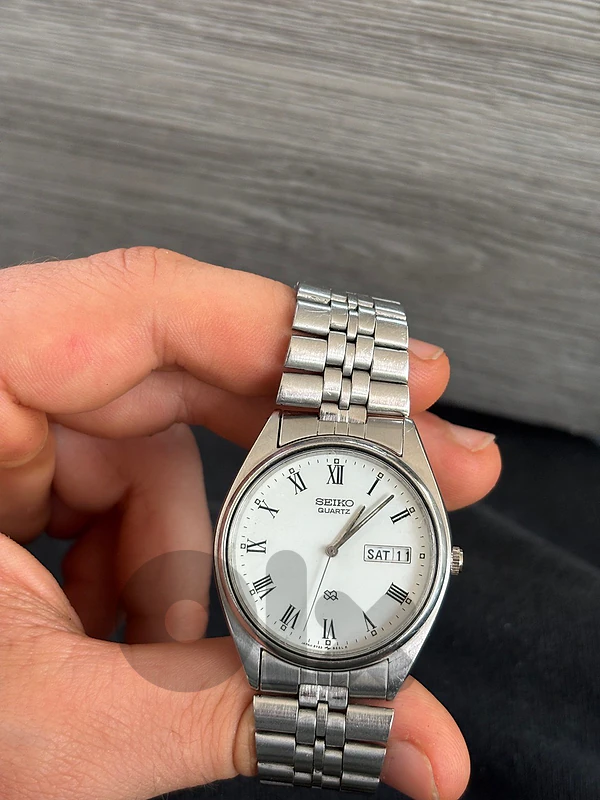 Vintage Seiko SQ Quartz white Roman Dial Day-Date Wat