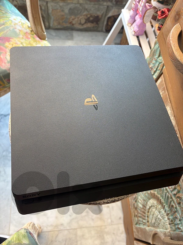ps4 slim with 1 controller copyA