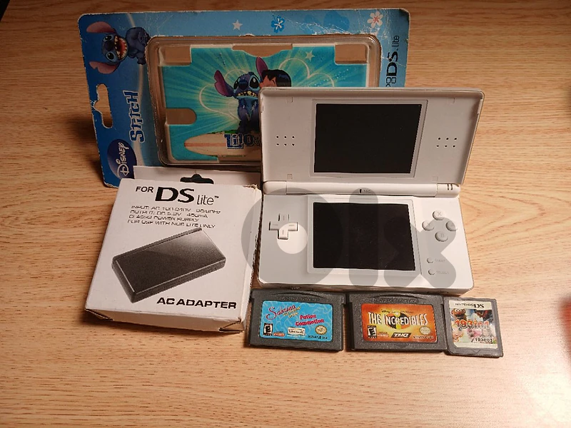 Nintendo DS-Lite With Games