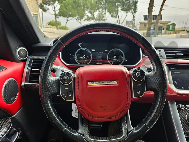 Land Rover Range Rover SVR 2017.