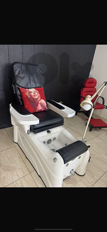 pedicure jacuzzi