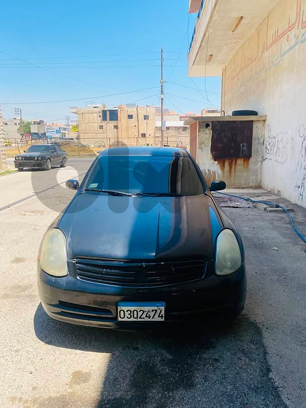 infiniti black 2005