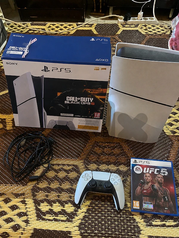 PS5 slim 1 TB EUROPE souper ndife+ 1 controller+all cables