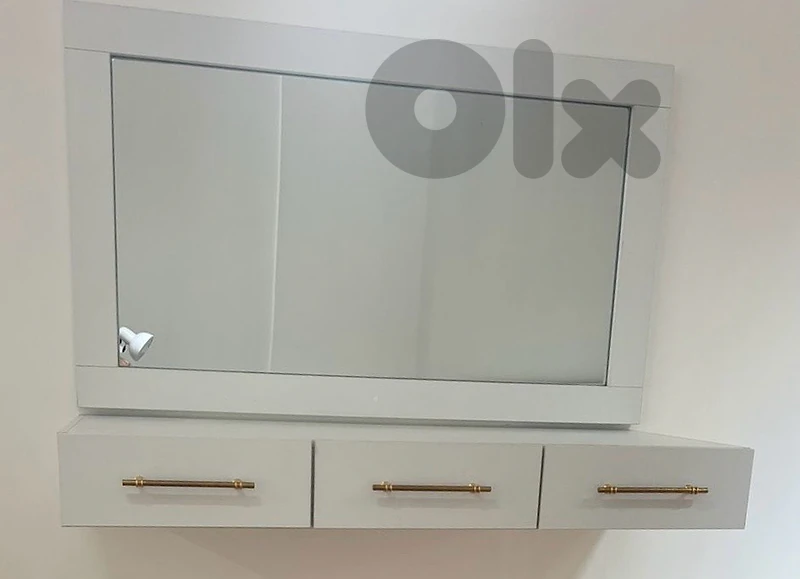 makeup  table