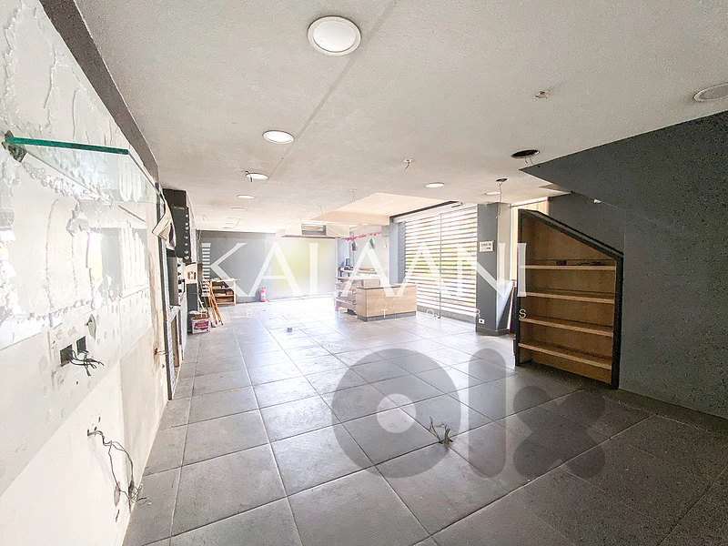 Showroom for Rent in Kfar Habab | صالة عرض للإيجار في كفرحباب