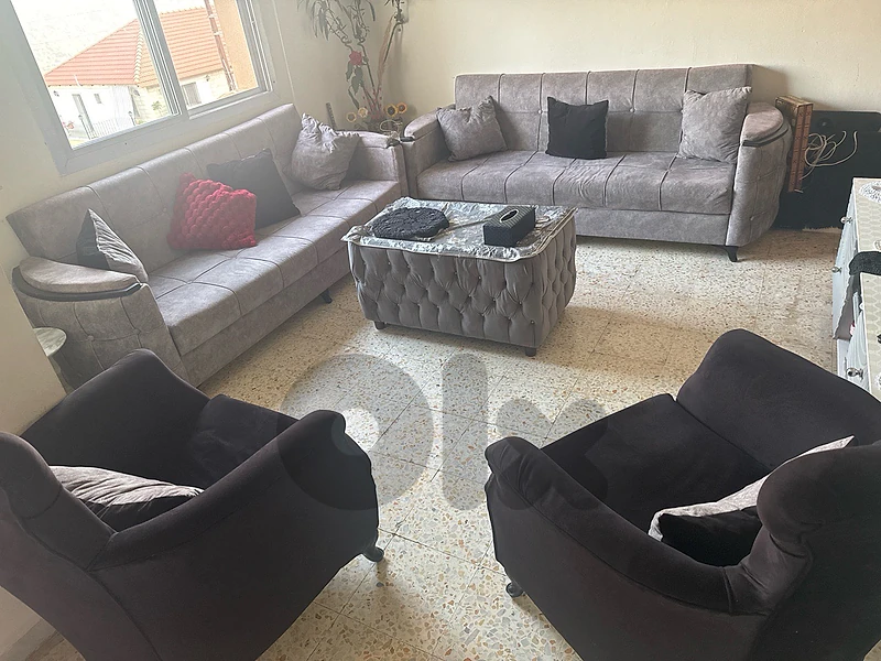 full living room with table and tv table