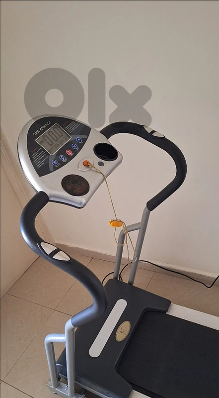 New Treadmill FS b 100 $