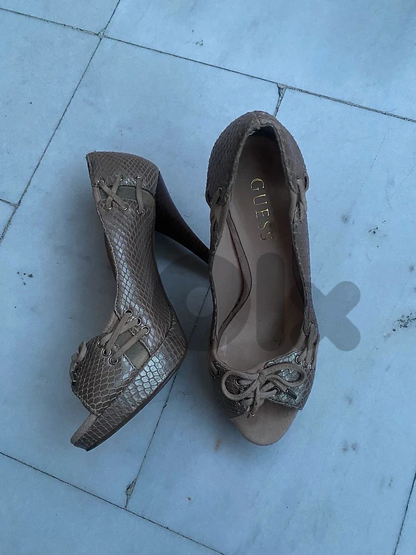 Guess peep toe heels