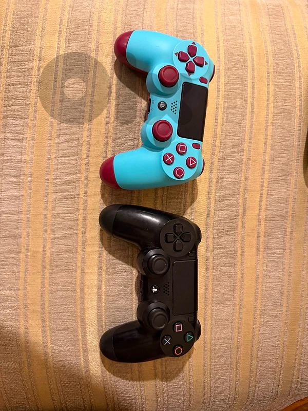 original ps4 controllers barely used 76-171313