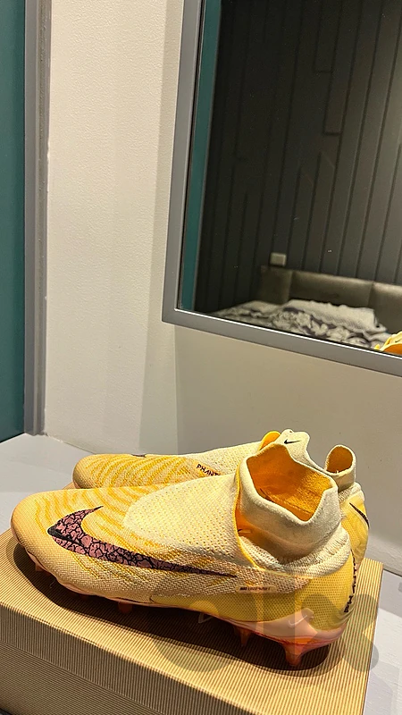 nike phantom football shoes size 44
