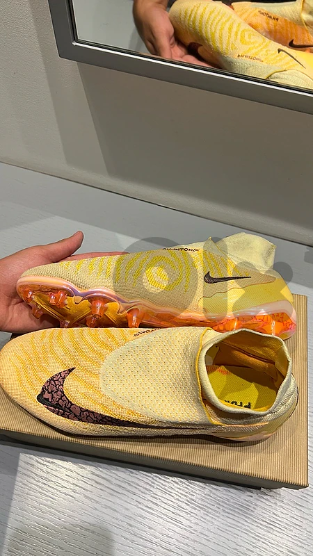nike phantom football shoes size 44