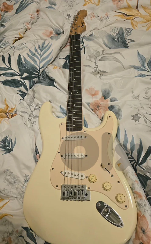 Fender Squier electric guitar (vintage white)