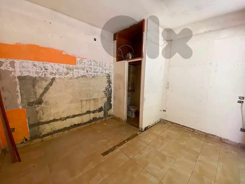 Shop for Rent in Hamraمحل تجاري للإيجار في الحمرا