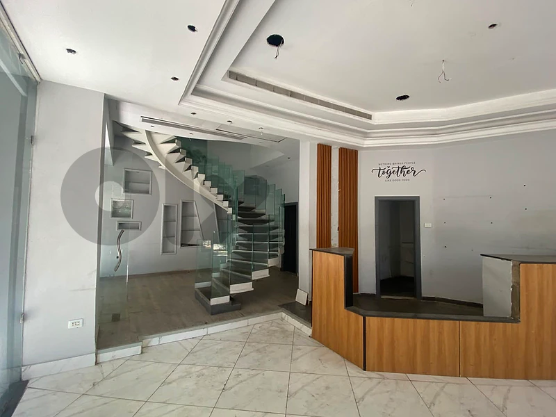 Shop for Rent in Hamraمحل تجاري للإيجار في الحمرا