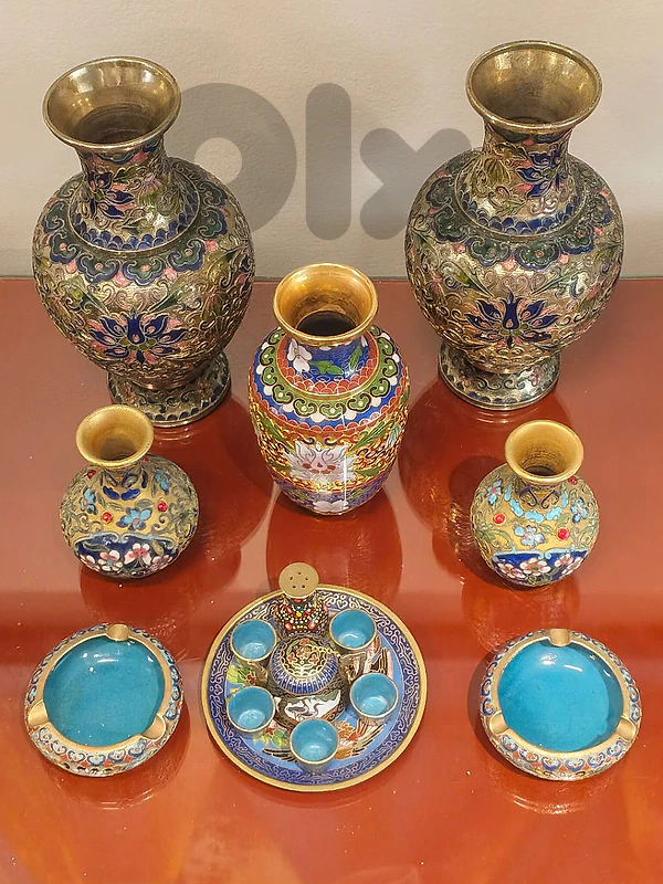 collection of Chinese Cloisonné مجموعة من أواني الكوازونيه (Cloisonné