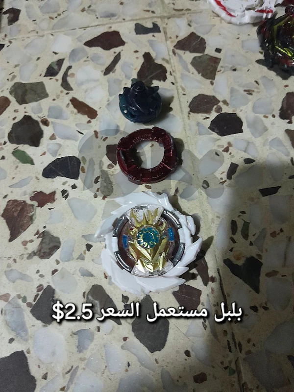 بلبل مستعمل للبيع مع ملصقات
