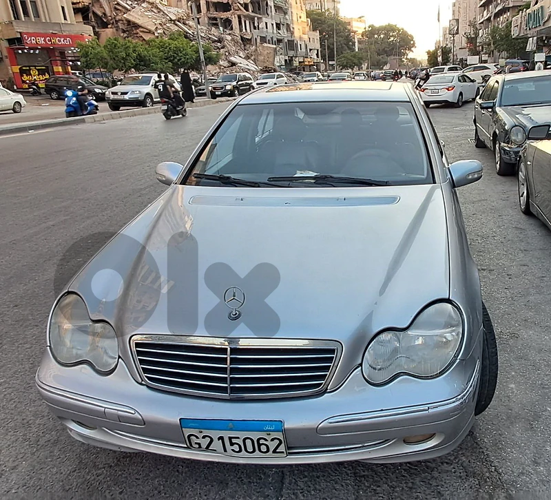 مرسيدس بنز 240/260/280 2002 2002 مرسيدس بنز 240/260/280 2002 2002
