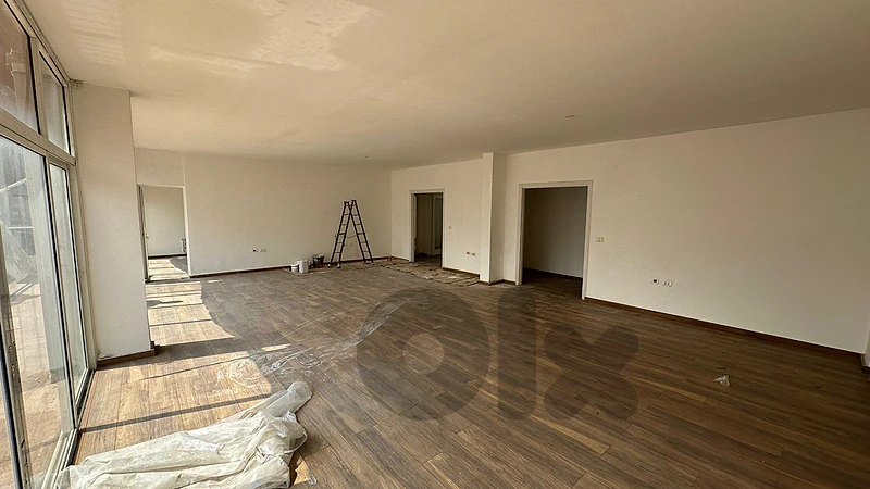 Office For Rent in Clemenceauمكتب للإيجار في كليمنصو