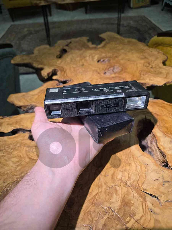 ELECTRO FLASH 110 camera