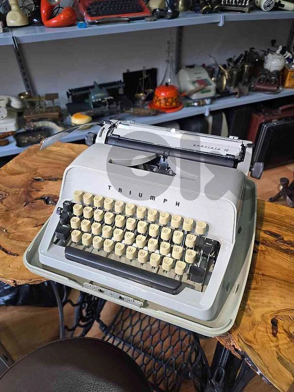 Triumph vintage Typewriter dactylo
