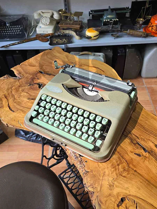 Baby Hermes Vintage Typewriter dactylo