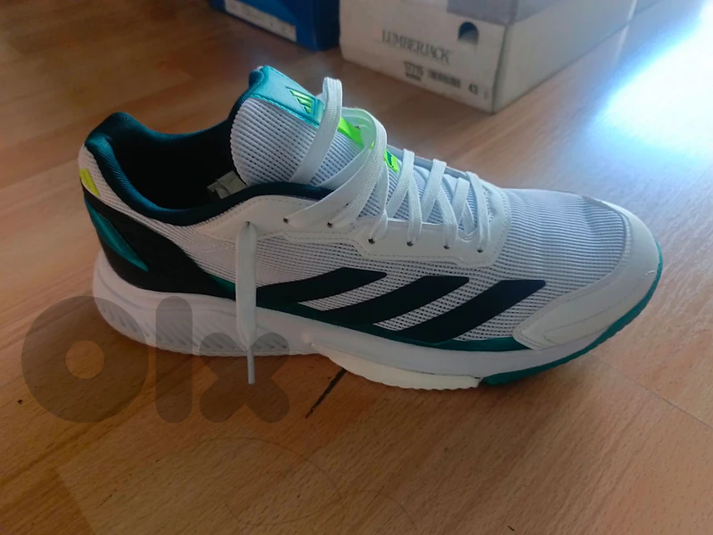 Adidas Original 46  . Asics original 47